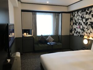 三井ガーデンホテル 汐留イタリア街 モデレートクイーン 玄関から窓方向を撮影
