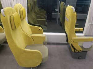 西武鉄道 001系 特急Laview ちちぶ シート側面 西武秩父駅で撮影