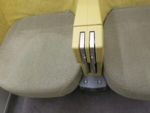 西武鉄道 001系 特急Laview ちちぶ 真ん中肘掛け 肘掛けテーブルとACコンセントがあります 西武秩父駅にて撮影