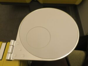西武鉄道 001系 特急Laview ちちぶ 肘掛テーブルを出したところ 西武秩父駅にて撮影