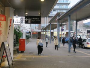 JR琵琶湖線 大津駅 北口 南口への地下通路は左側にあります
