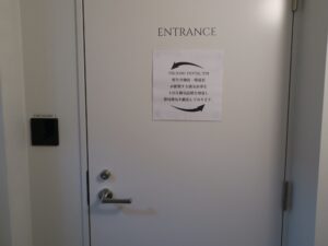 TSUKIMI HOTEL エレベーターホール 宿泊者用のカードキーがないと入れません