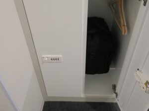 TSUKIMI HOTEL ロッカーの中 キーはダイヤル式です