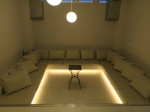 TSUKIMI HOTEL 大きなソファスペース