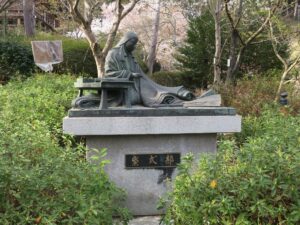 石山寺 紫式部の銅像