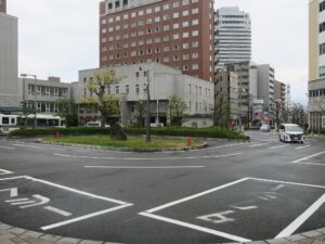 JR草津線 草津駅 西口 駅前ロータリー バス乗り場とタクシー乗り場があります