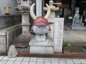 彦根城付近の石材店 ひこにゃんがいました