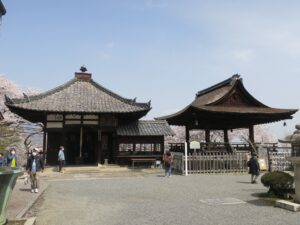 滋賀県大津市 三井寺 百体観音堂と観月舞台