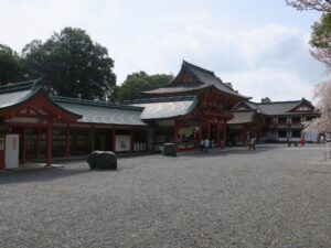 近江神宮 境内 左側が楼門です