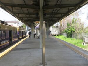 京阪石山坂本線 坂本比叡山口駅 ホーム 改札口方向を撮影 近江神宮前・びわ湖浜大津・京阪膳所・石山寺方面行きの列車が発着します