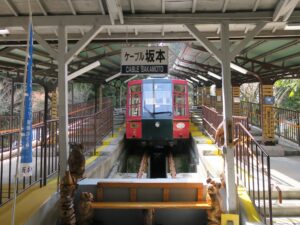 比叡山 坂本ケーブル 坂本駅 ホームと車両