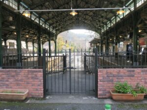 叡山電鉄叡山本線 八瀬比叡山口駅 ホーム全体 右が1番線、左が2番線 共に宝ヶ池・出町柳方面に行く列車が発着します
