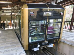 叡山ケーブル 八瀬駅 車両