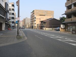 三条通 東山三条 かつてはここを京阪電車の京津線が通っていました