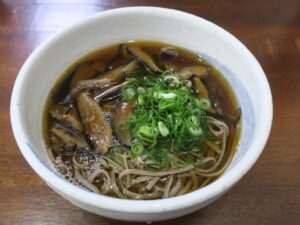 椎茸そば 修善寺駅そばにて