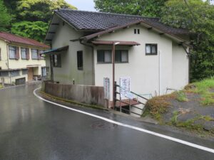 湯ヶ島温泉 世古の大湯 道路沿いの看板 どうやら閉鎖されているようです