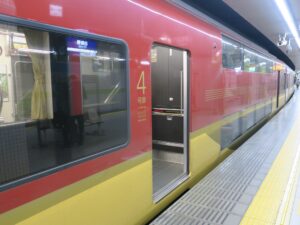 京阪電気鉄道 8000系 4号車 ダブルデッカー 出町柳駅で撮影
