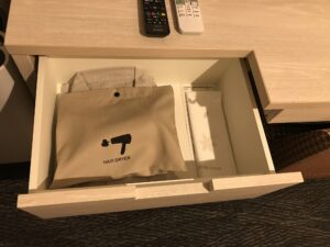 ベッセルイン千葉駅前 スタンダードシングル 引き出しの中身 ドライヤーと部屋着が入っています