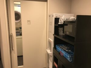 ベッセルイン千葉駅前 3階 コインランドリーと製氷機、電子レンジ