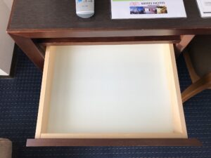 京成ホテルミラマーレ モデレートツイン デスク下左 引き出しは空でした