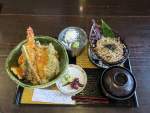 天丼と冷たい小蕎麦のセット 旬彩茶屋 夢花にて