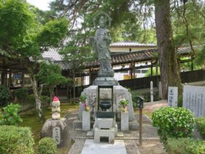 香山公園 瑠璃光寺 観音菩薩