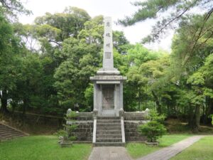 香山公園 忠誠碑