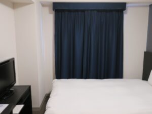 天然温泉間門の湯 ホテルドーミーインPREMIUM下関 ダブルルーム 入口から窓方向を撮影