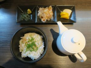 フグ茶漬け 下関 身を乗せて、出汁をかけていただきます居酒屋あらかぶにて