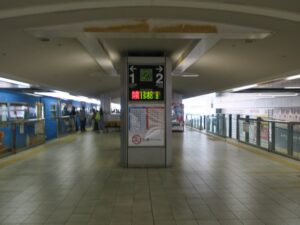 北九州モノレール 小倉駅 ホーム 企救丘方面に行く列車が発着します