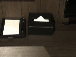 ホテルシュランザCHIBA スーペリアシングル メモ帳とティッシュ、ACコンセントがあります