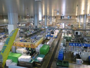 下関 唐戸市場 内部 上から撮影 閉まっているお店が多いです