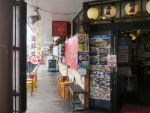 カモンワーフ 瓦そば藤屋 店舗