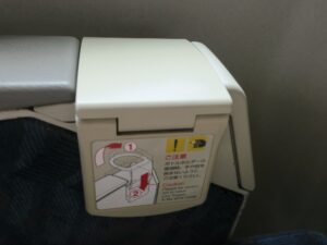 JR西日本 山陽新幹線 700系 ひかりレールスター 指定席 シートのボトルホルダー 新岩国駅で撮影