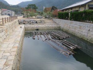 小豆島 道の駅 大坂城残石記念公園 運搬棟外部展示の筏
