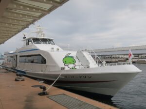 高松ー小豆島(土庄) 高速艇 スーパーマリン 高松港で撮影