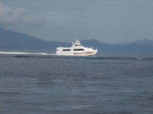 高松ー小豆島(土庄) 高速艇 瀬戸内海航行中に撮影