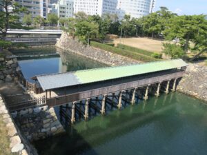 高松城跡 玉藻公園 鞘橋 高松琴平電鉄 高松築港駅 天守閣跡の展望台から撮影