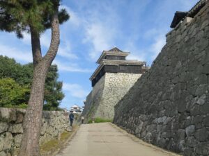 松山城 石垣 戸無門の手前