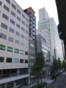 アパホテル 上野駅前 建物 ほとんど見えません
