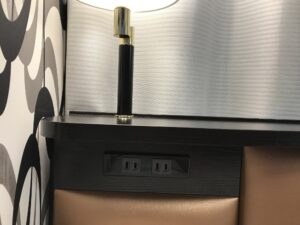アパホテル 上野駅前 スタンダードルーム 枕元 ACコンセントがあります