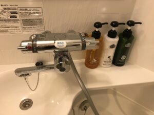 アパホテル 上野駅前 スタンダードルーム 水栓とシャンプー、コンディショナー、ボディーソープ