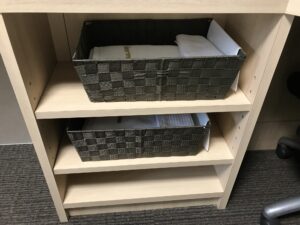 ドーミーイン・global cabin浅草 クイーンルーム デスク下 タオルが入っています