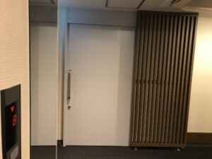 ドーミーイン・global cabin浅草 クイーンルーム バリアフリー対応のため入り口は引き戸式でした