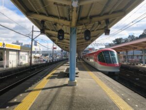近鉄志摩線 鳥羽線 3番線・4番線 3番線は主に大阪難波・名古屋・京都方面に行く特急が発着します 4番線は主に磯部・鵜方・賢島方面に行く列車が発着します