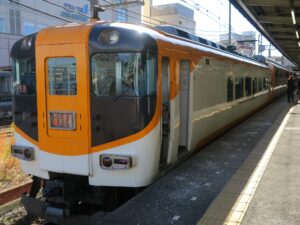 近畿日本鉄道 30000系 特急ビスタカー 前面 津駅で撮影