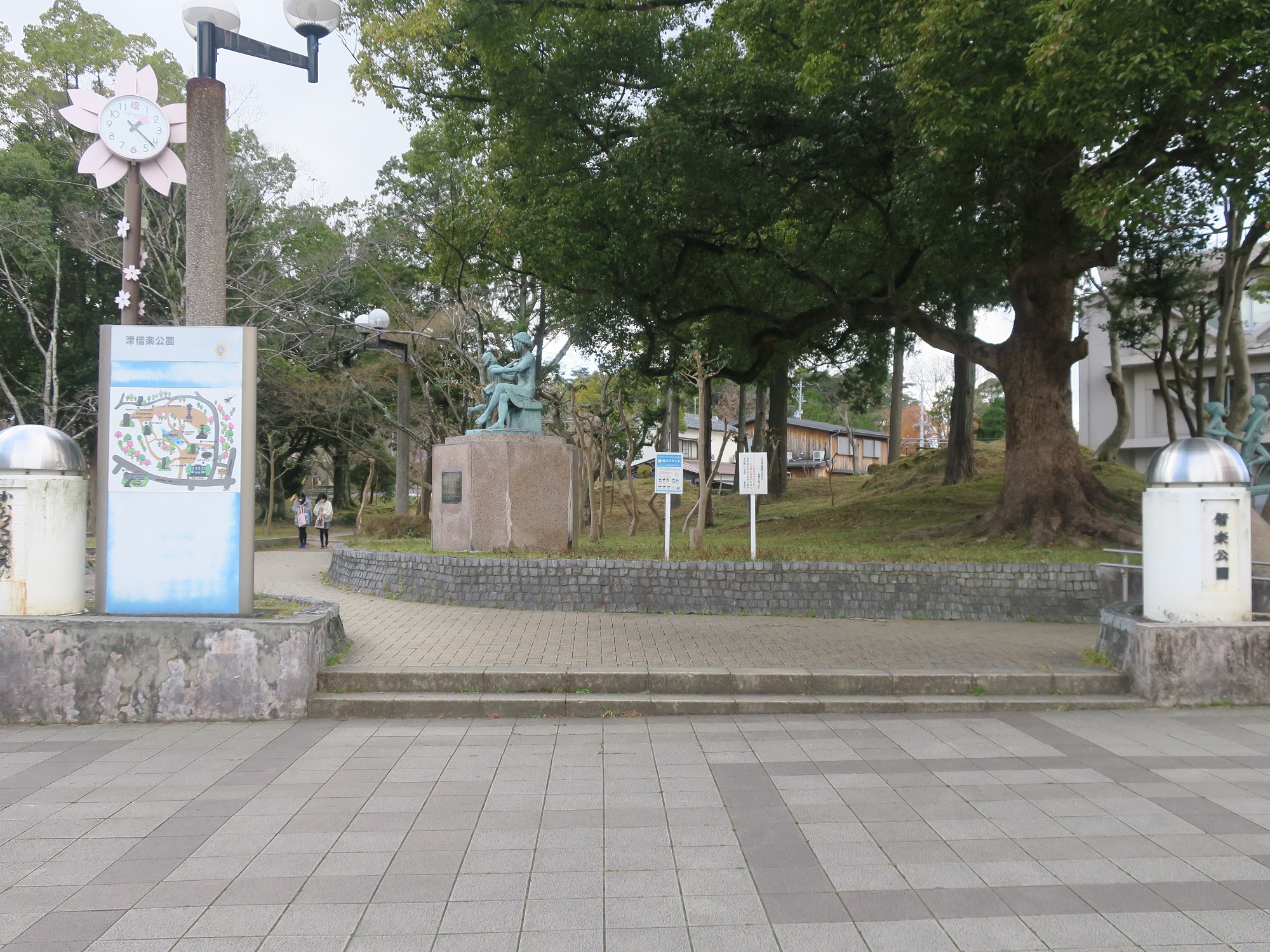 津偕楽公園 津駅側公園入口