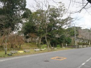 津偕楽公園 この先に公園の続きがあります
