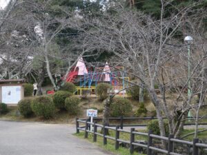 津偕楽公園 児童公園みたく遊具があります