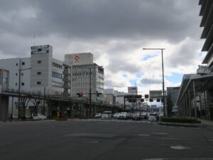 津 国道23号線 三重会館前交差点 津城跡はここを右折します